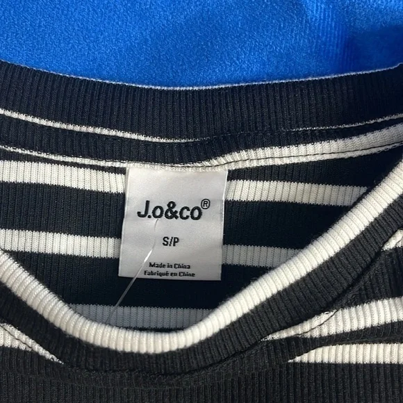 ⭐️ NWT- Jo&Co black & white ribbed long-sleeve cropped top- small - Picture 5 of 8